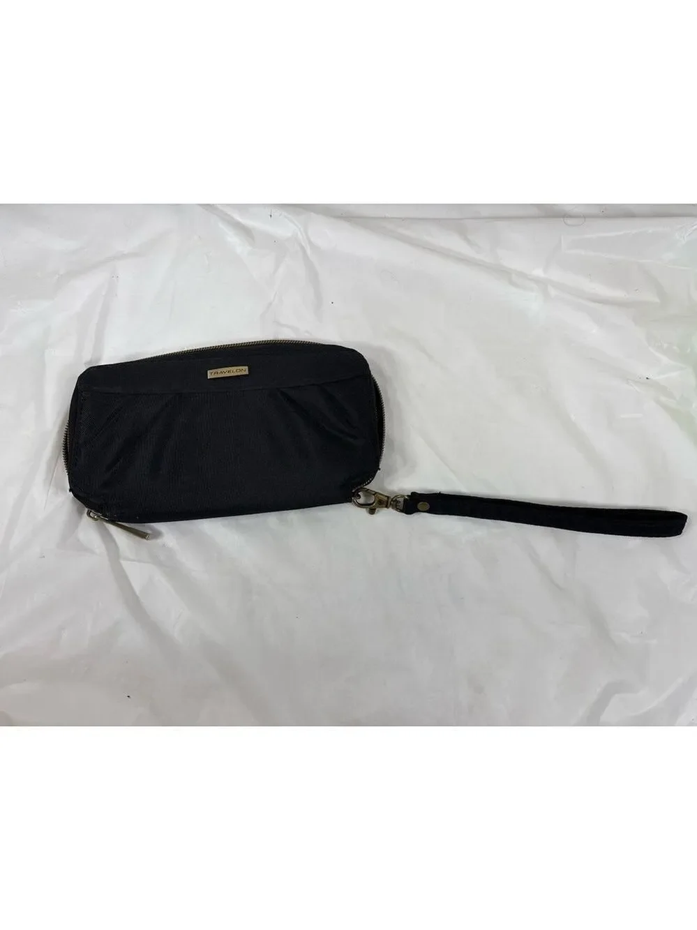 Travelon RFID Protection Wallet Wristlet Organizer Zip Around Black Clutch